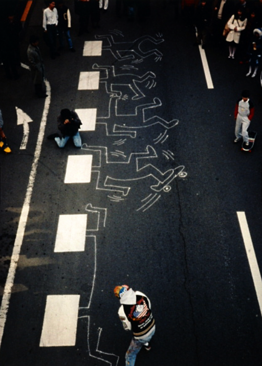 KEITH HARING drawing in chalk on the streets of Japan 1985