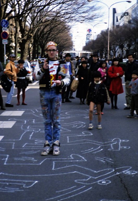 Pop Artist KEITH HARING surrounded by on-lookers Japan 1985